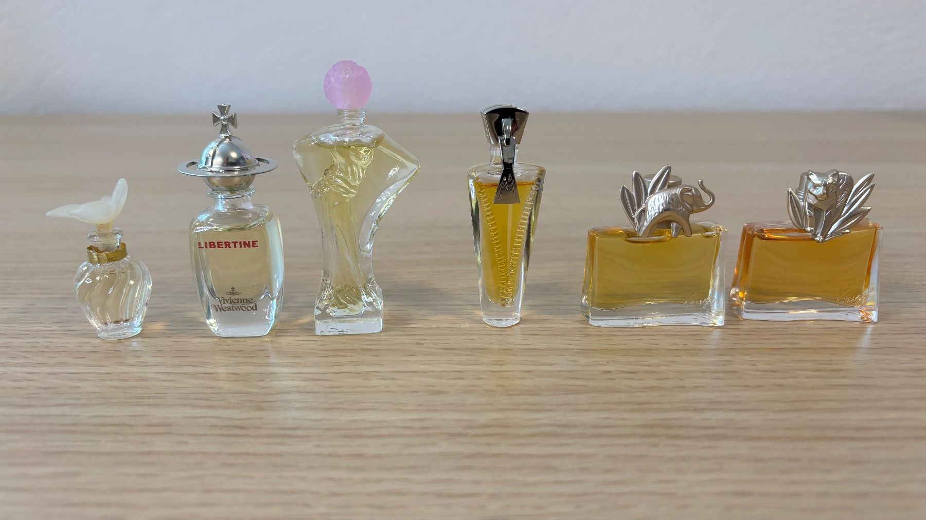Parfums & Eau de Toilette: Lot de 23 petits flacons de parfum – D'occasion à Delémont par Loccaze2015 2