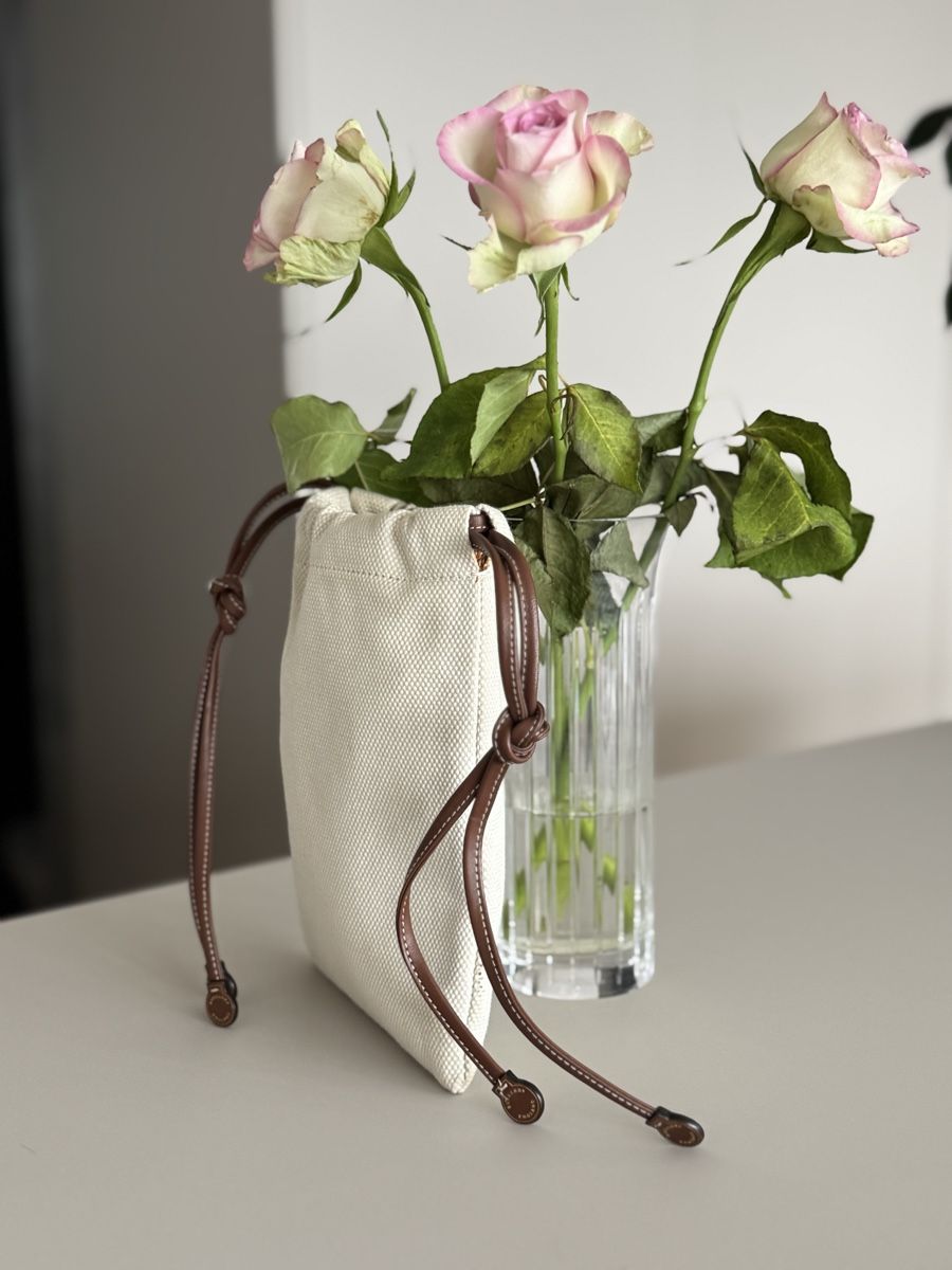 Taschen: Burberry Mini Bag Canvas Leather Drawstring Pouch White New – Gebraucht aus Dübendorf von Pink.Blue 2