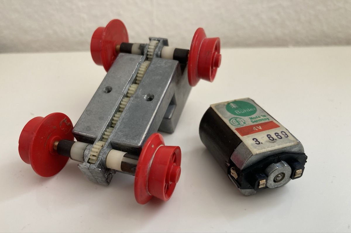 Lego Spielzeuge: LEGO Eisenbahn Antriebsblock 4V – Gebraucht aus Rombach von polymerase01 9