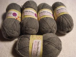 250 Gramm Sockenwolle in Grau
