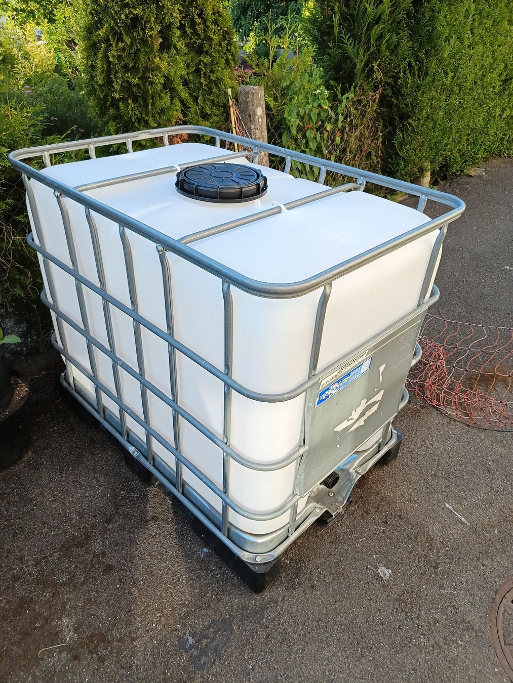 Abbeveratoi e trogoli: Wassertank 2er-Set 2x 600l – Usato da Safenwil venduto da Xxsnoopyxx 2