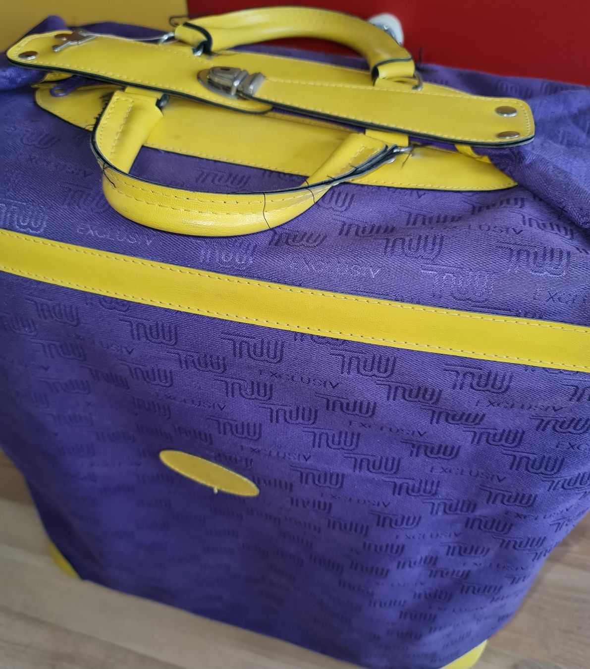 Taschen: Grosse Tupperware Tasche ehem. Beratertasche – Gebraucht aus Emmen von Dirtsa 2