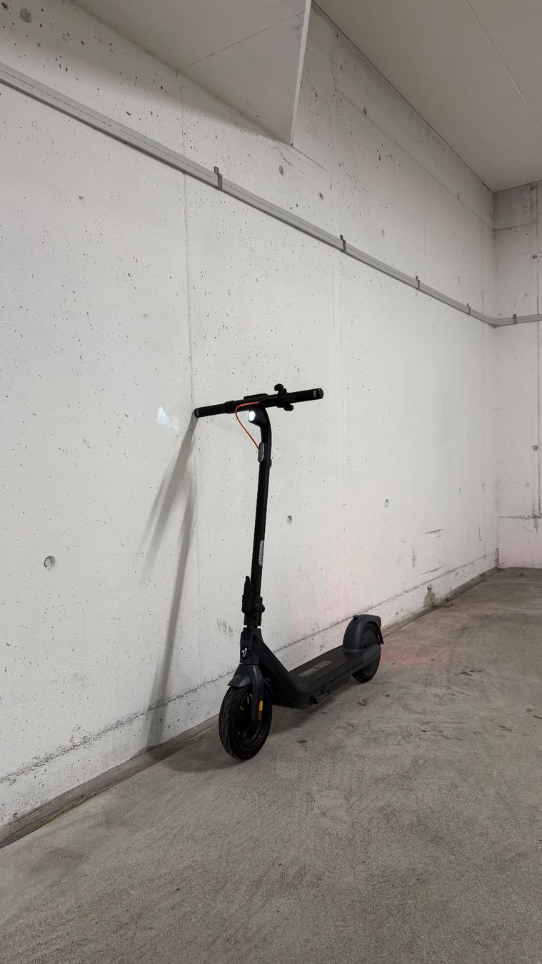 Scooters: Ninebot by Segway E2 Pro D KickScooter – Gebraucht aus Embrach von Castafior0 7