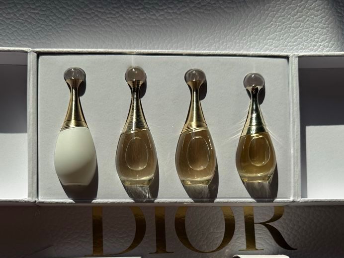Dior Parfum & Eau de Toilette: Dior j’adore set – Neu und originalverpackt aus Luzern von sas_r89l