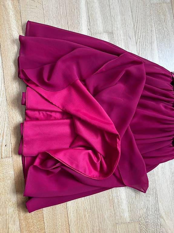 Robes: Cocktailkleid mit Pailettenkragen – D'occasion à Schüpfheim par car_7slp 4