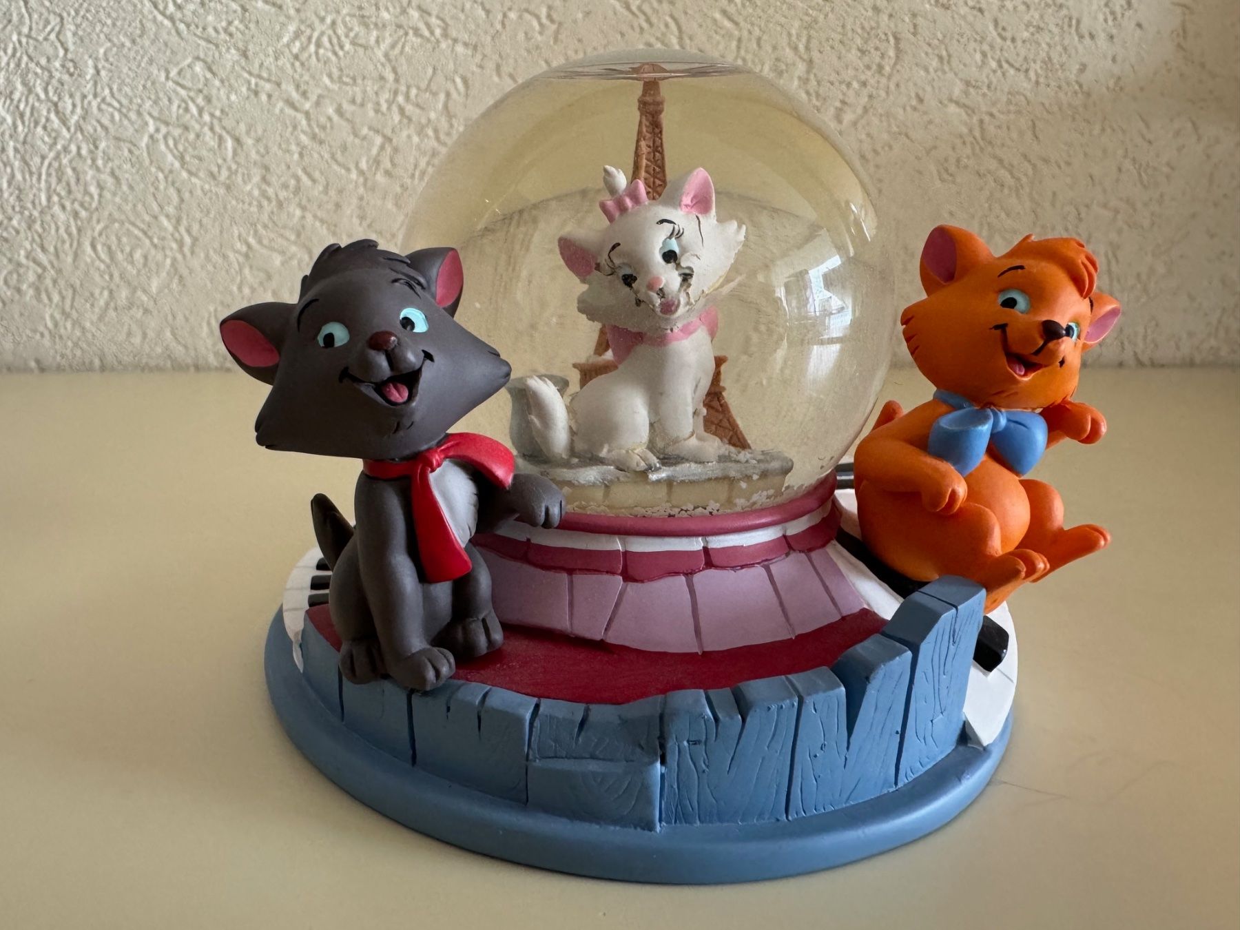 Disney Statuette: Snow globe Aristocats Disneyland Paris – Usato da St-Gingolph venduto da GoldenKeys 5