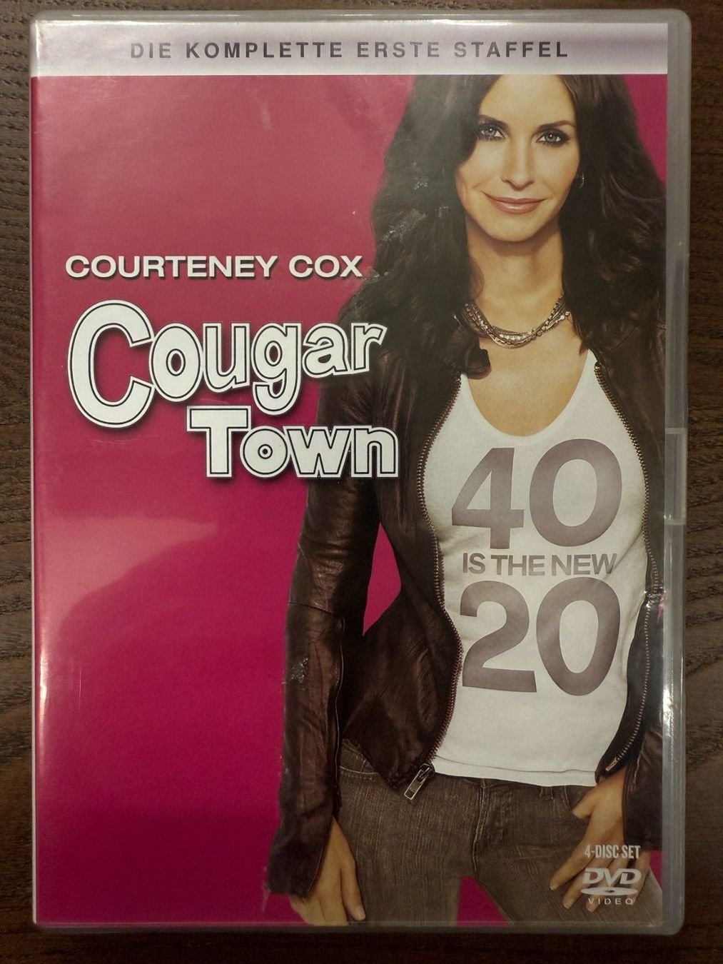 Tutti i DVDs: Cougar Town - Staffel 1 – Usato da Zürich venduto da FilmFreunde