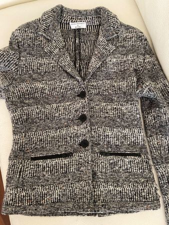 Strickjacke mit 2 kl. Taschen und kombiniertem Schall