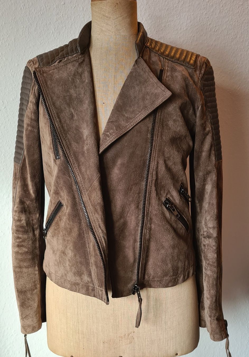Mango Giacche: Wildlederjacke MANGO Gr. M – Usato da Zürich venduto da Stephs13