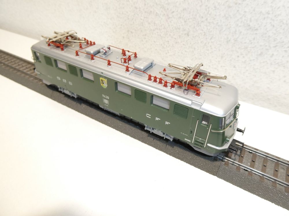 MARKLIN: Motrice électrique SBB CFF Re 4/4 427. Ecart. O. - Lot 389