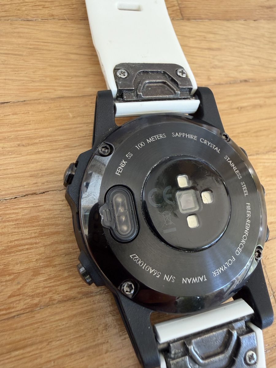 Garmin Smartwatch: Garmin Fenix 5S 20 mm – Usato da Stallikon venduto da Forbs676 5