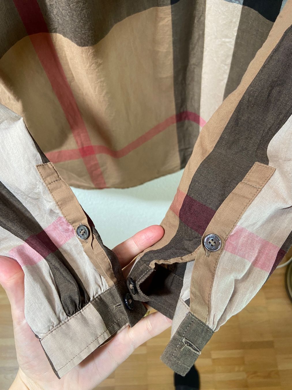 Burberry Camicette: Burberry Brit Nova Check Plaid Popover Half Button Blouse – Usato da Münchenstein venduto da B771 7