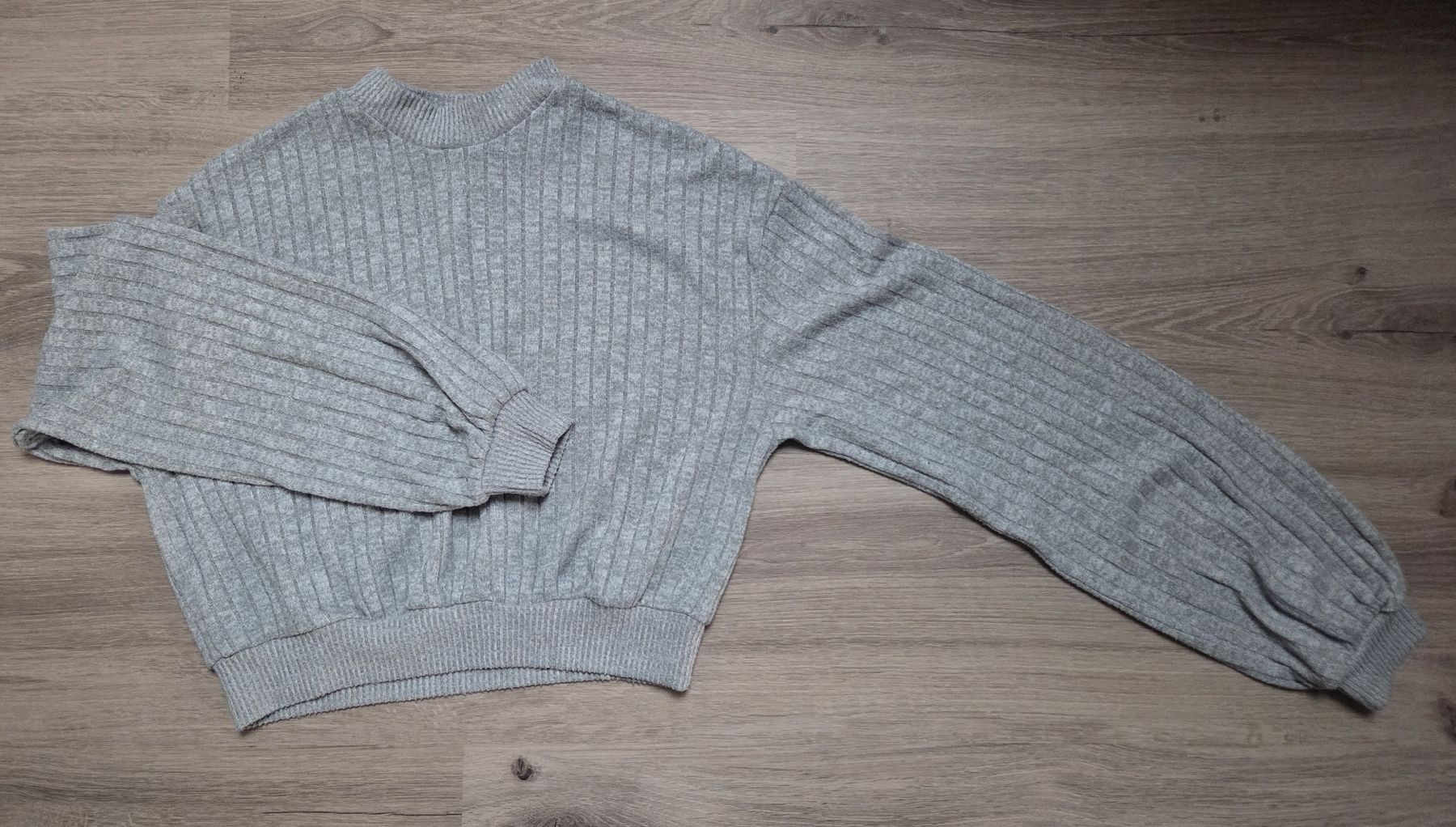 Maglioni & Felpe: Pullover Chicorée gerippt grün-grau, Grösse XS – Usato da Bottenwil venduto da huber_97 1
