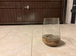 Windlicht aus Glas mit Holzsockel