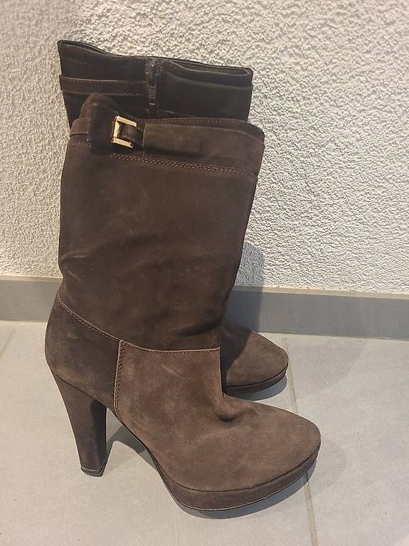 Scarpe da donna: Stiefel Grösse 36 – Usato da Bonstetten venduto da _YamaYa_