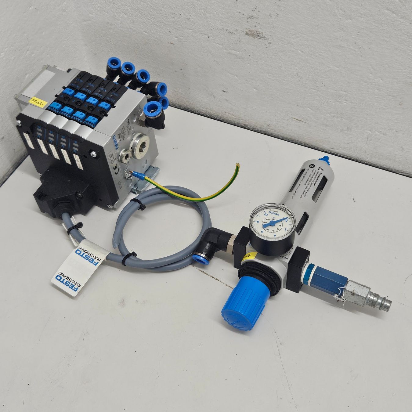 Festo Elektronikbauteile: Festo CPV-14-GE-MP-4 mit LFR-D-7-MINI – Gebraucht aus Niederdorf von LeptonAG 1