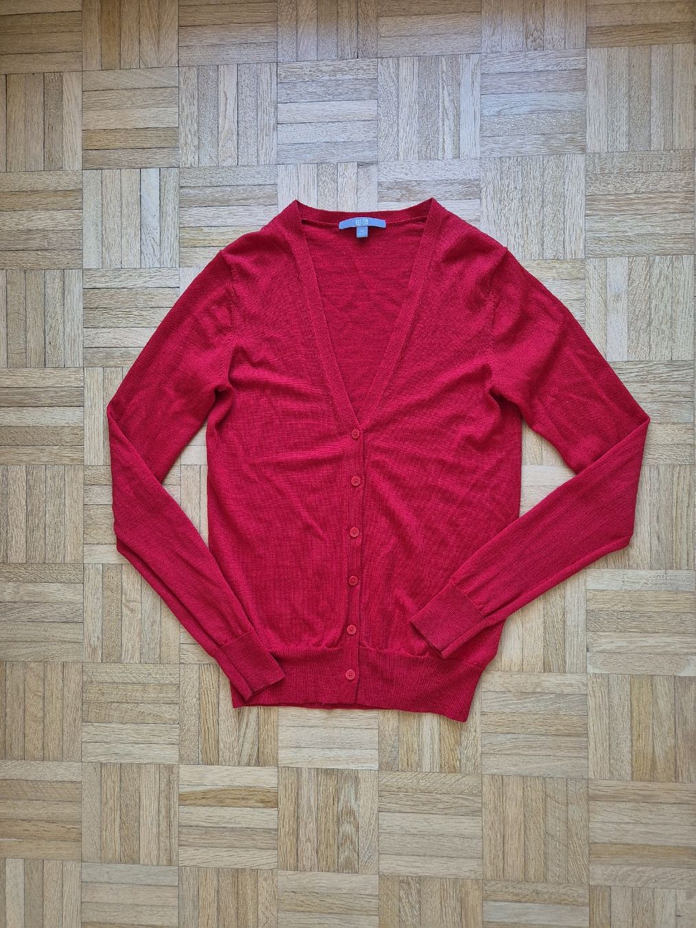 Uniqlo Maglioni & Felpe: Pulli Cardigan Uniqlo rot dünn – Usato da Fislisbach venduto da kio_x9dg
