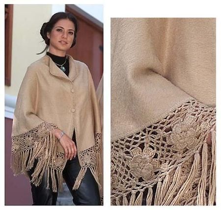 Top modischer Alpaka Poncho/Cape mit Rosen Muster, Neu!