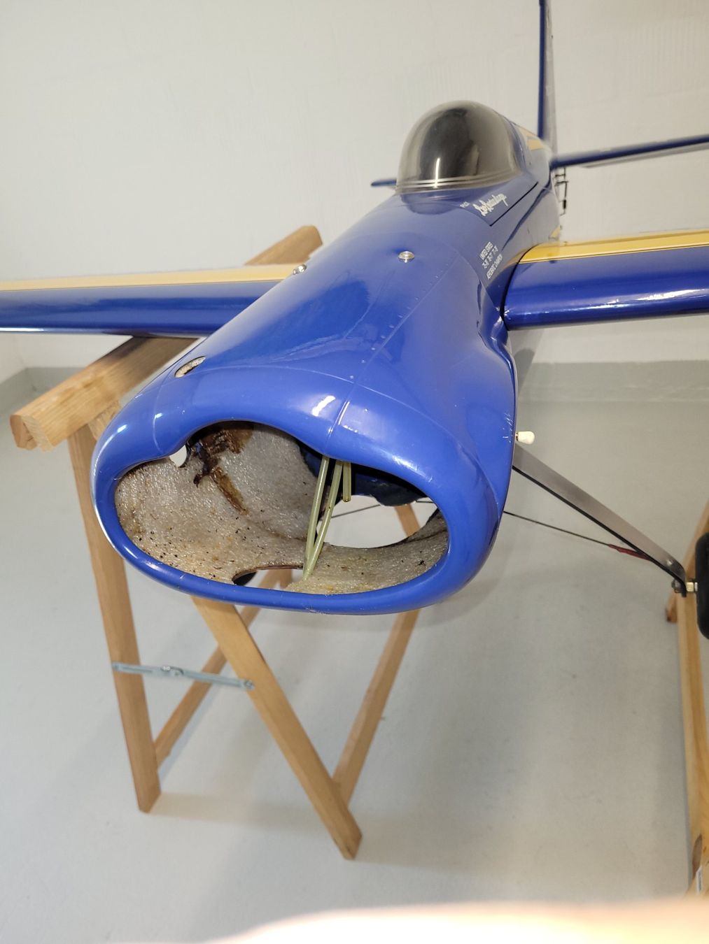 RC Modellbau: Grosse, schöne Laser, Akromodel, leer – Defekt aus Winterthur von testi67 2