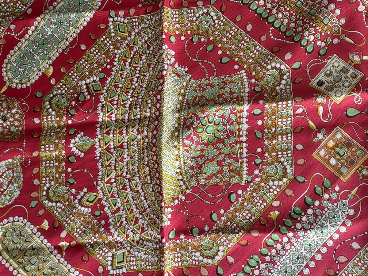 Hermès Foulards, Tücher & Schals: Carré Hermès soie – Gebraucht aus Vessy von VessyCan