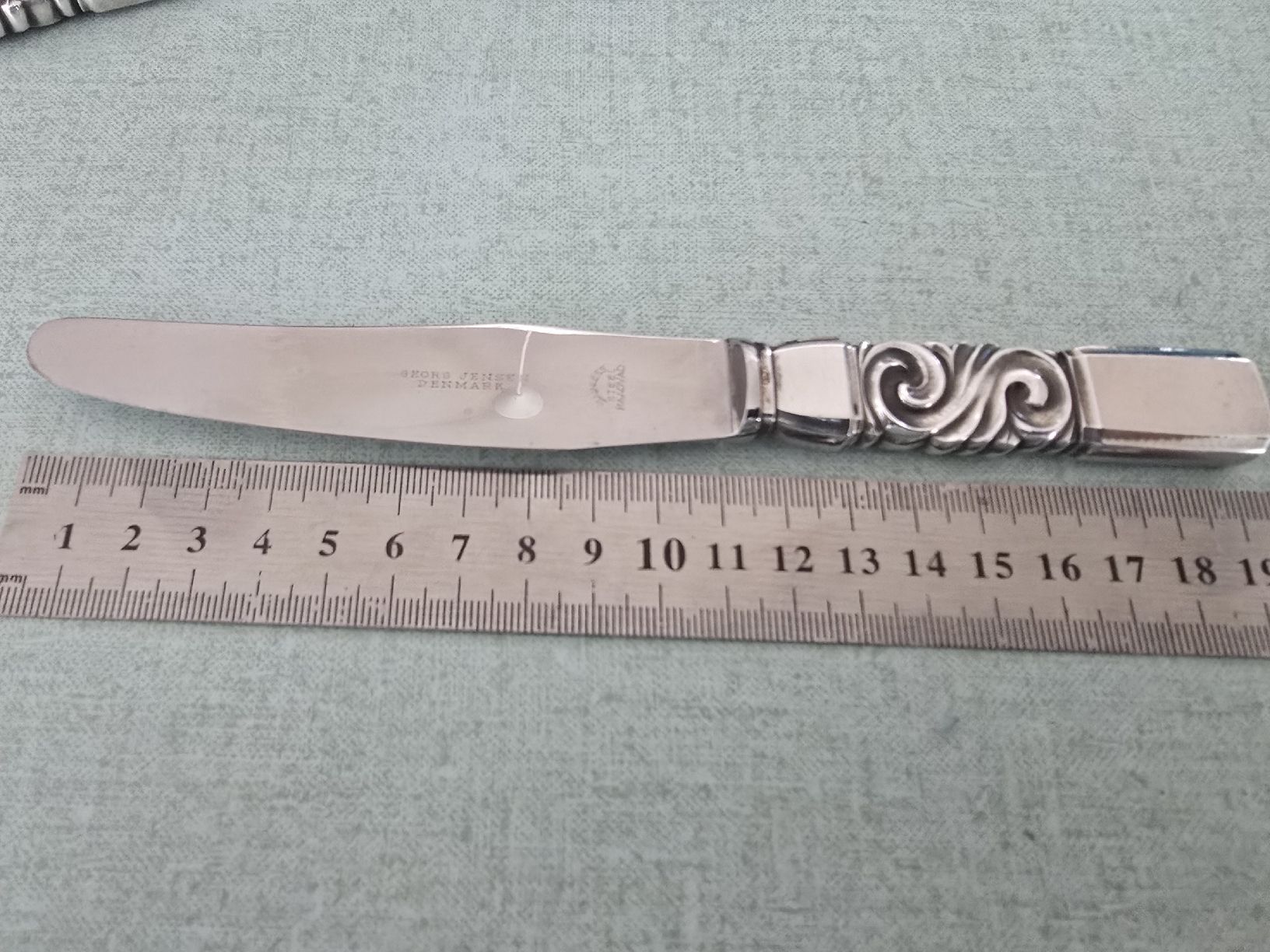 Jensen Set di posate: Scroll by Georg Jensen Sterling Silver Regular Knife 19.5cm – Nuovo (secondo la descrizione) da Satigny venduto da Baazarbaron 4