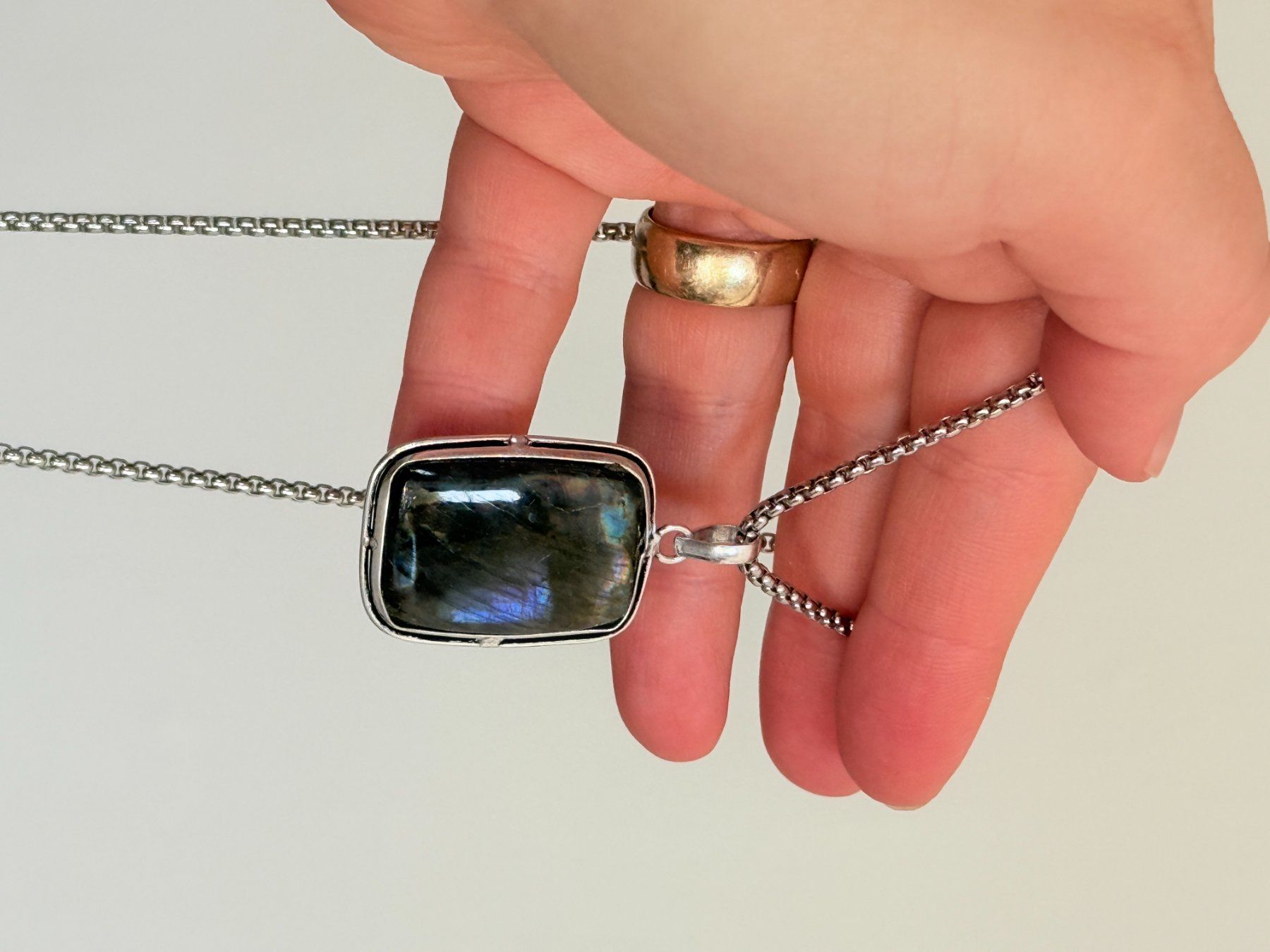 Ketten: Collier avec Labradorite – Neu und originalverpackt aus Genève von AWWA 2