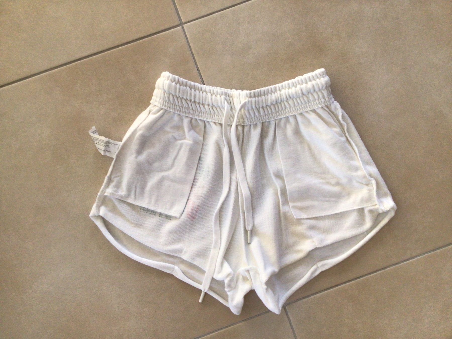 Bershka Pantaloni: Bershka Shorts, Grösse S – Usato da Frauenfeld venduto da Stehojen 4