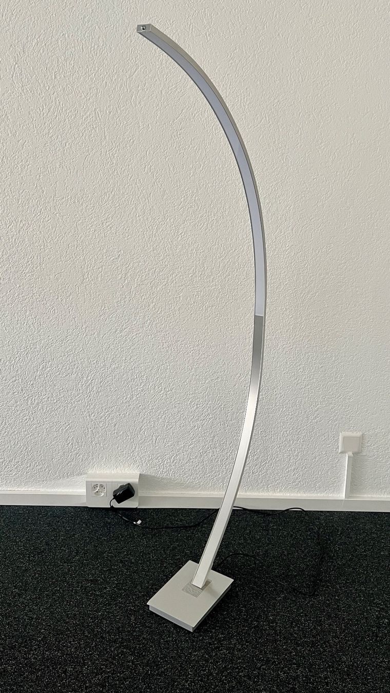 Lampade: LED Stehlampe, Bogenleuchte, dimmbar – Usato da Urtenen-Schönbühl venduto da MiMeBe 2
