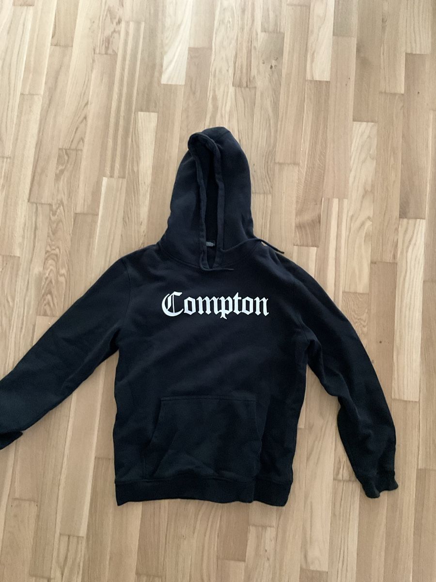 Pullover & Sweatshirts: Kapuzenpullover Compton – Gebraucht aus Luzern von Eureedudeheit