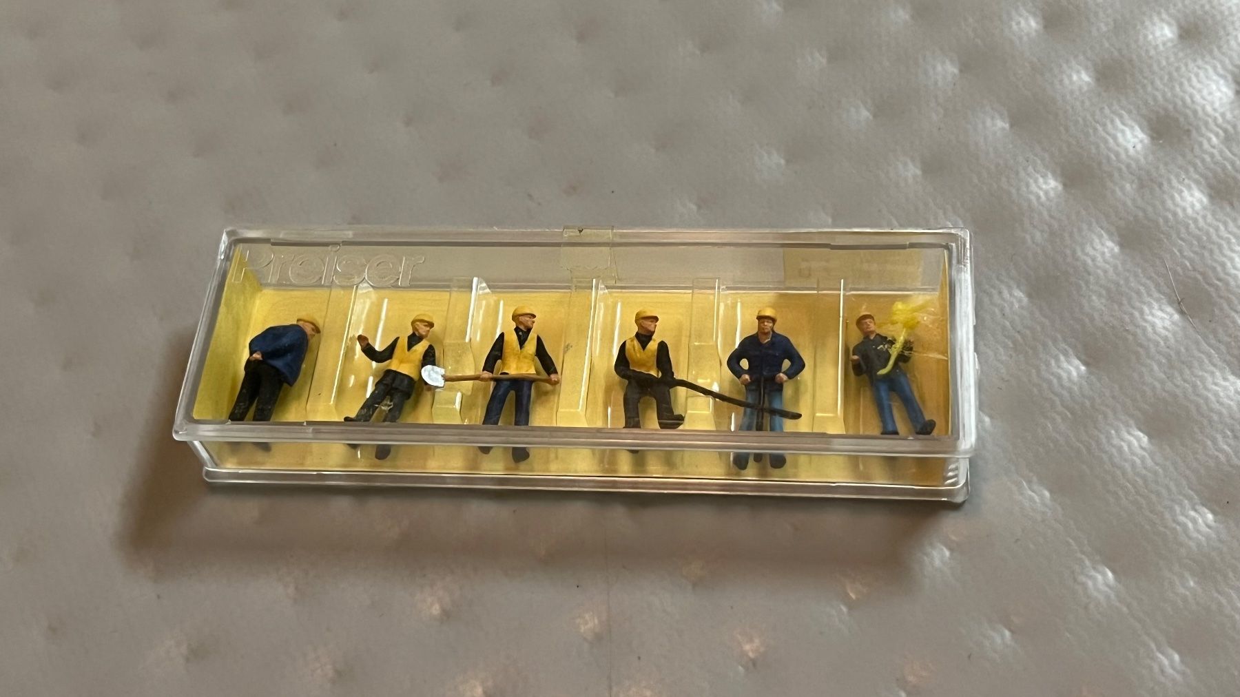 Preiser Modellini di ferrovie: PREISER H0 GLEISARBEITER SET – Nuovo e nell'imballaggio originale da Vaduz venduto da Domiduke