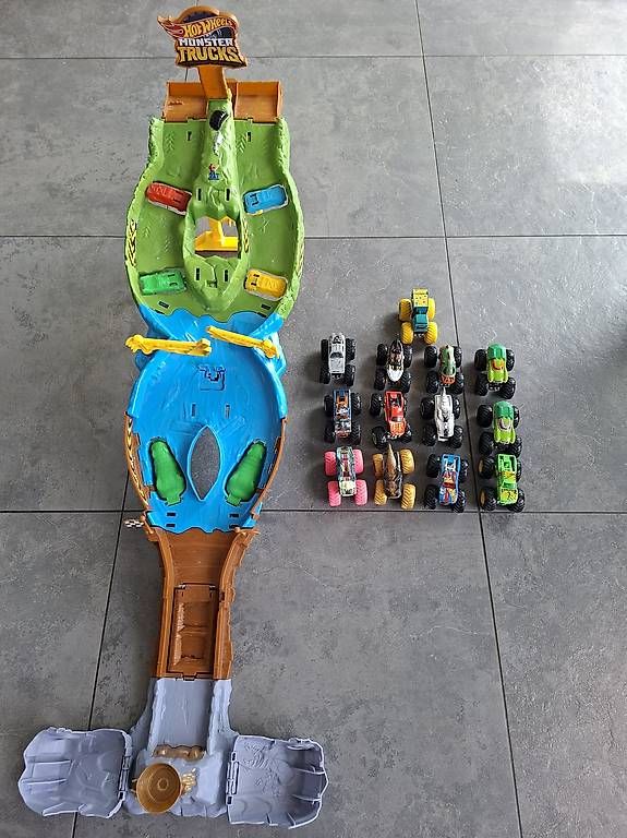 Giocattoli: Hot Wheels Monster Trucks Bahn – Usato da Langnau i. E. venduto da tyurl 2