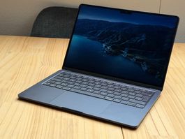 MacBook Air M2 2022 – 8 Go / 256 Go – Minuit – Comme neuf
