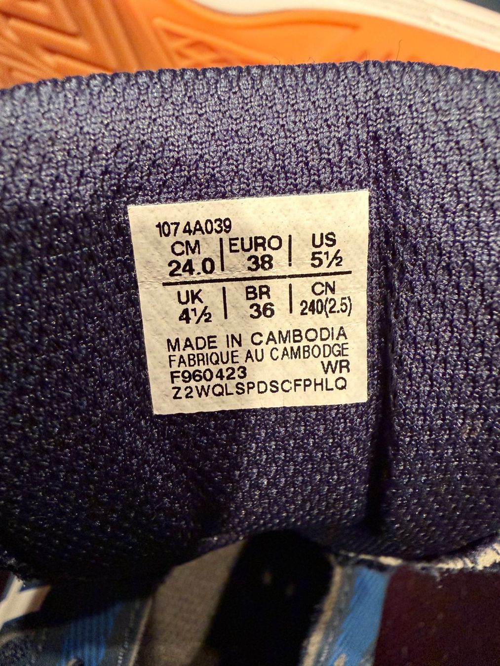 Scarpe da uomo: Asics Hallenturnschuhe Gr 38 – Usato da Ottenbach venduto da sonnenstube01 1