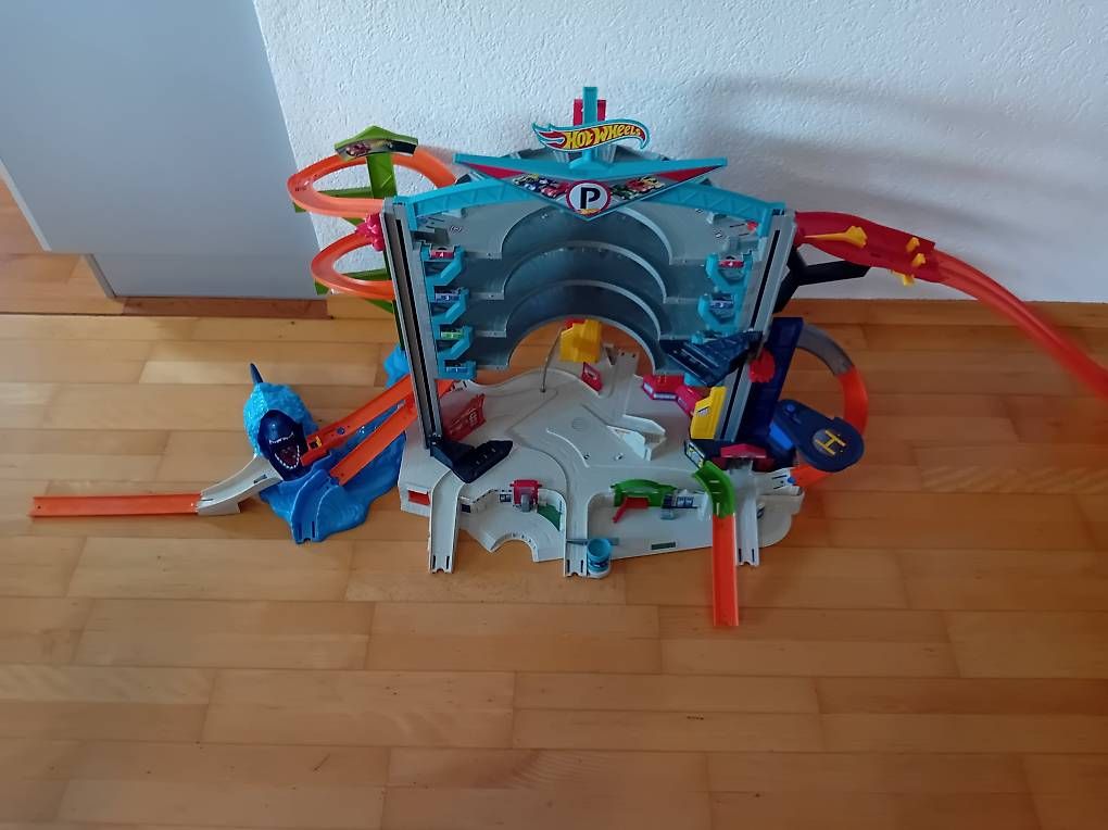 Hot Wheels Spielzeuge: Hot Wheels Garage – Gebraucht aus Romanshorn von cojbamil 1