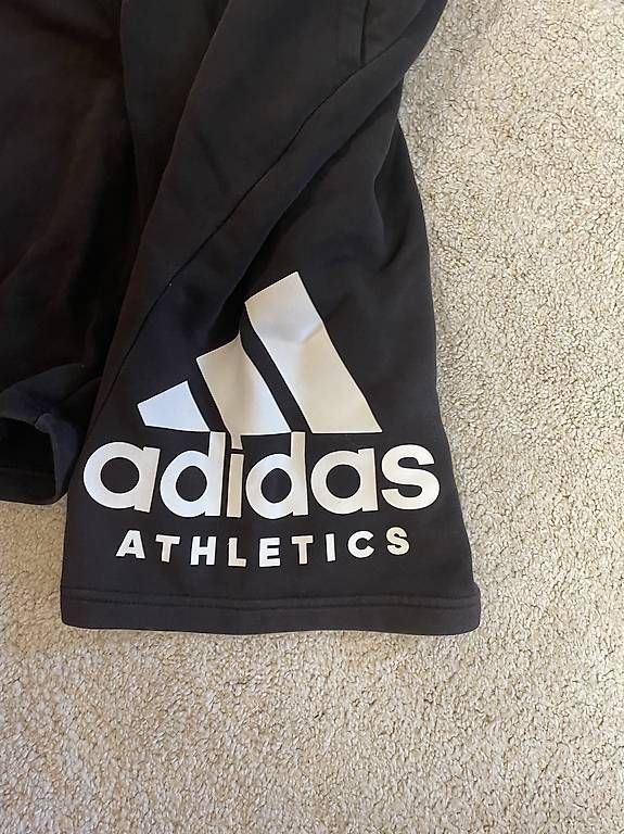 Pantaloni: Adidas shorts Gr. S – Usato da Weisslingen venduto da Fiorellin7