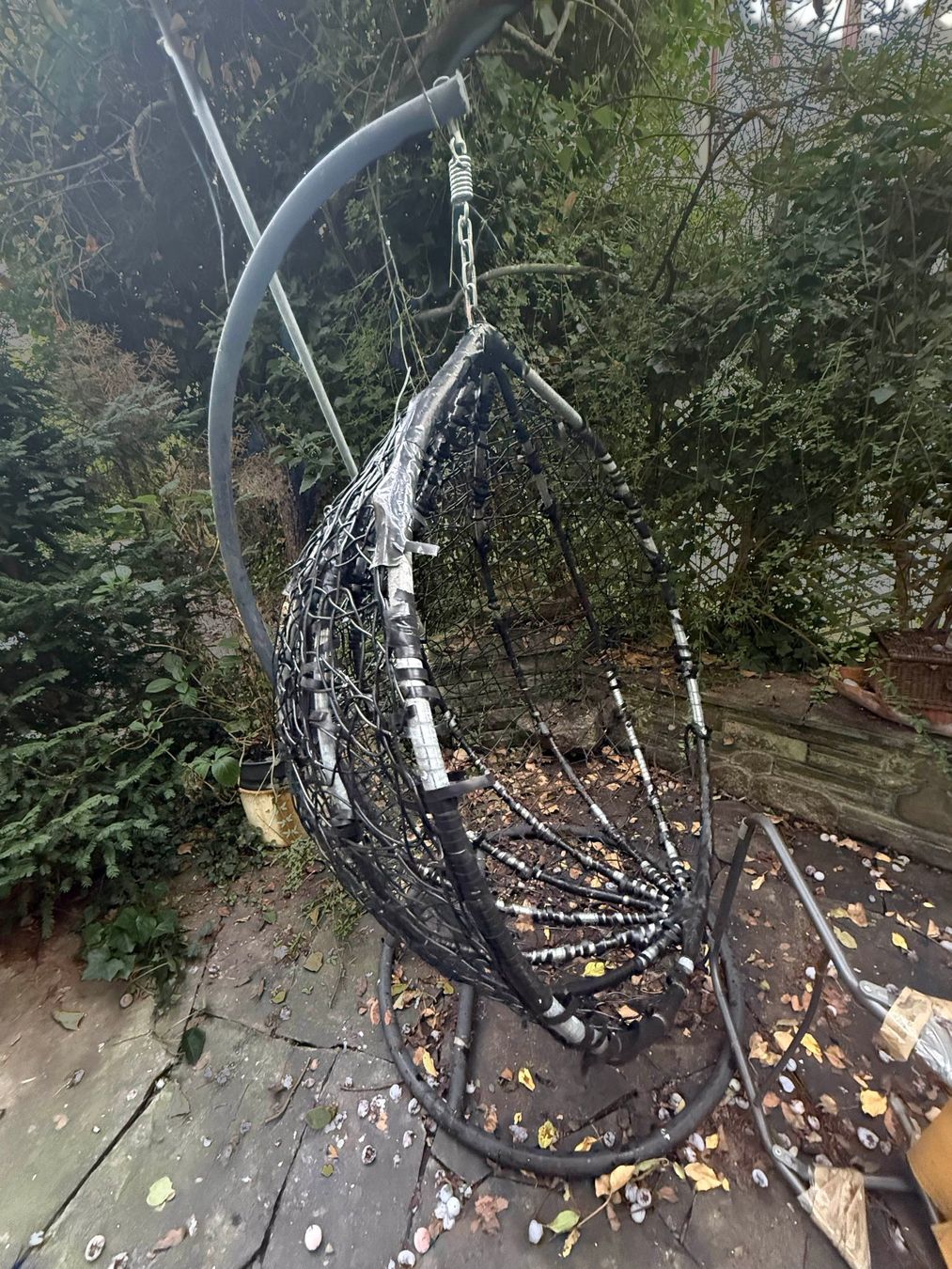 Poltrone pensili da giardino: Korbstuhl aus Metall – Usato da Zürich venduto da Ypar