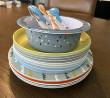 Kindergeschirr Set, Teller Schalen Besteck bunt