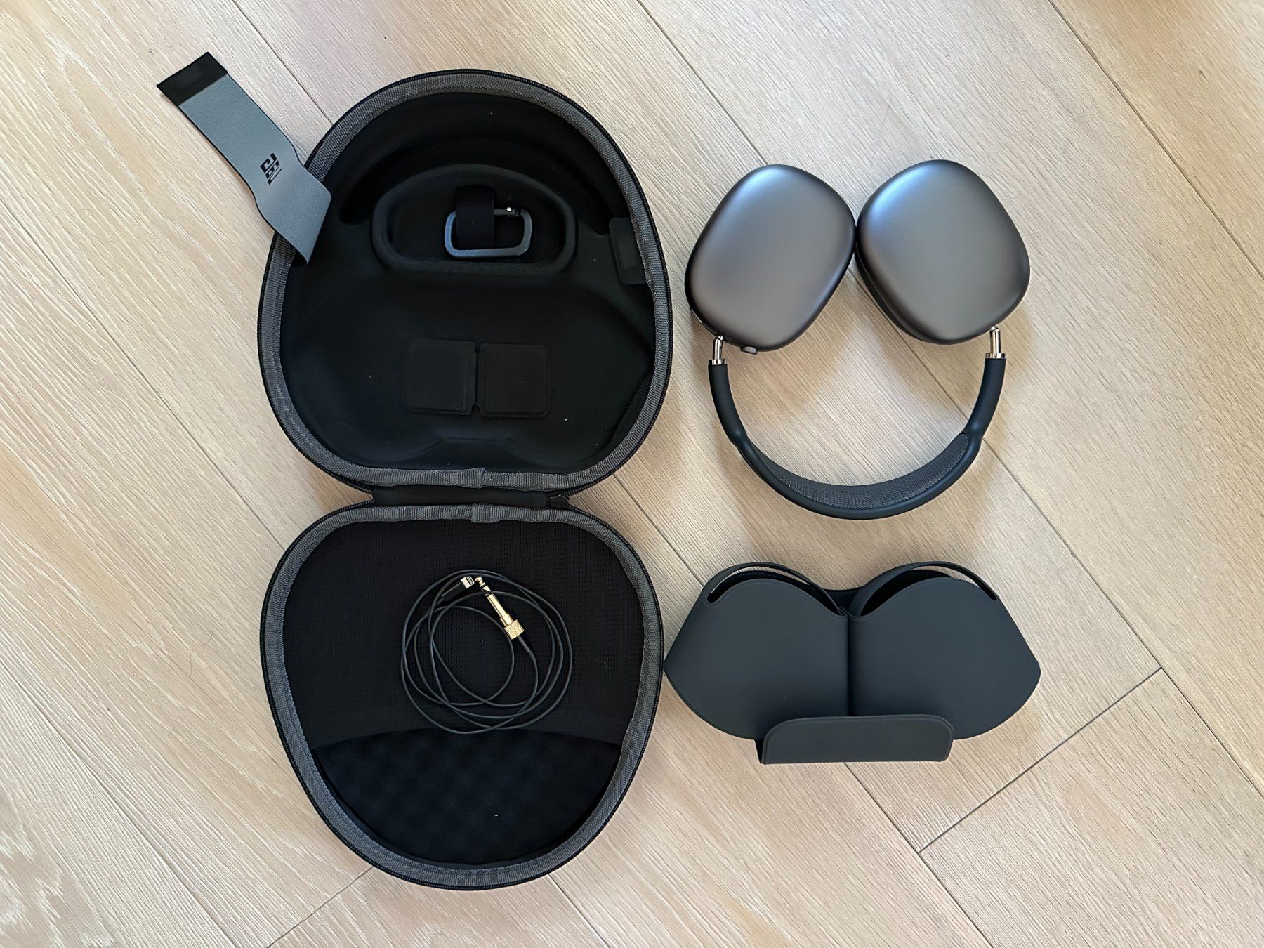 Apple Kopfhörer: Apple AirPods Max Gris + box + cable - Comme neuf – Gebraucht aus Buonas von  1
