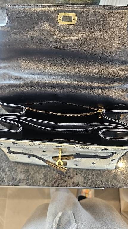Taschen für Damen: Originale MCM Handtasche – Gebraucht aus Neuendorf von V.Hochuli 2