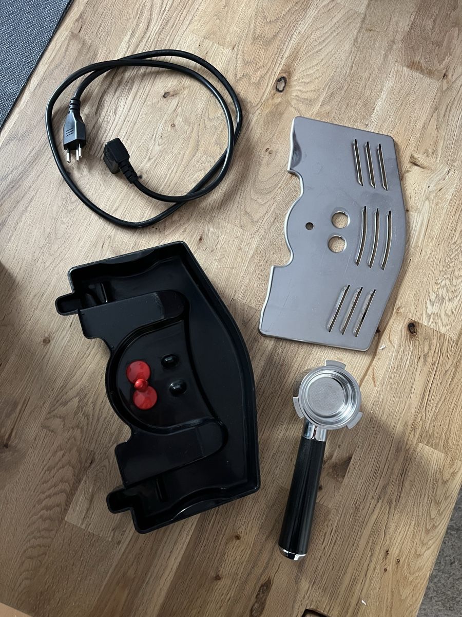 De'Longhi Kaffeemaschinen & Espressomaschinen: DeLonghi Kaffeemaschine – Gebraucht aus Muttenz von Juscon 2
