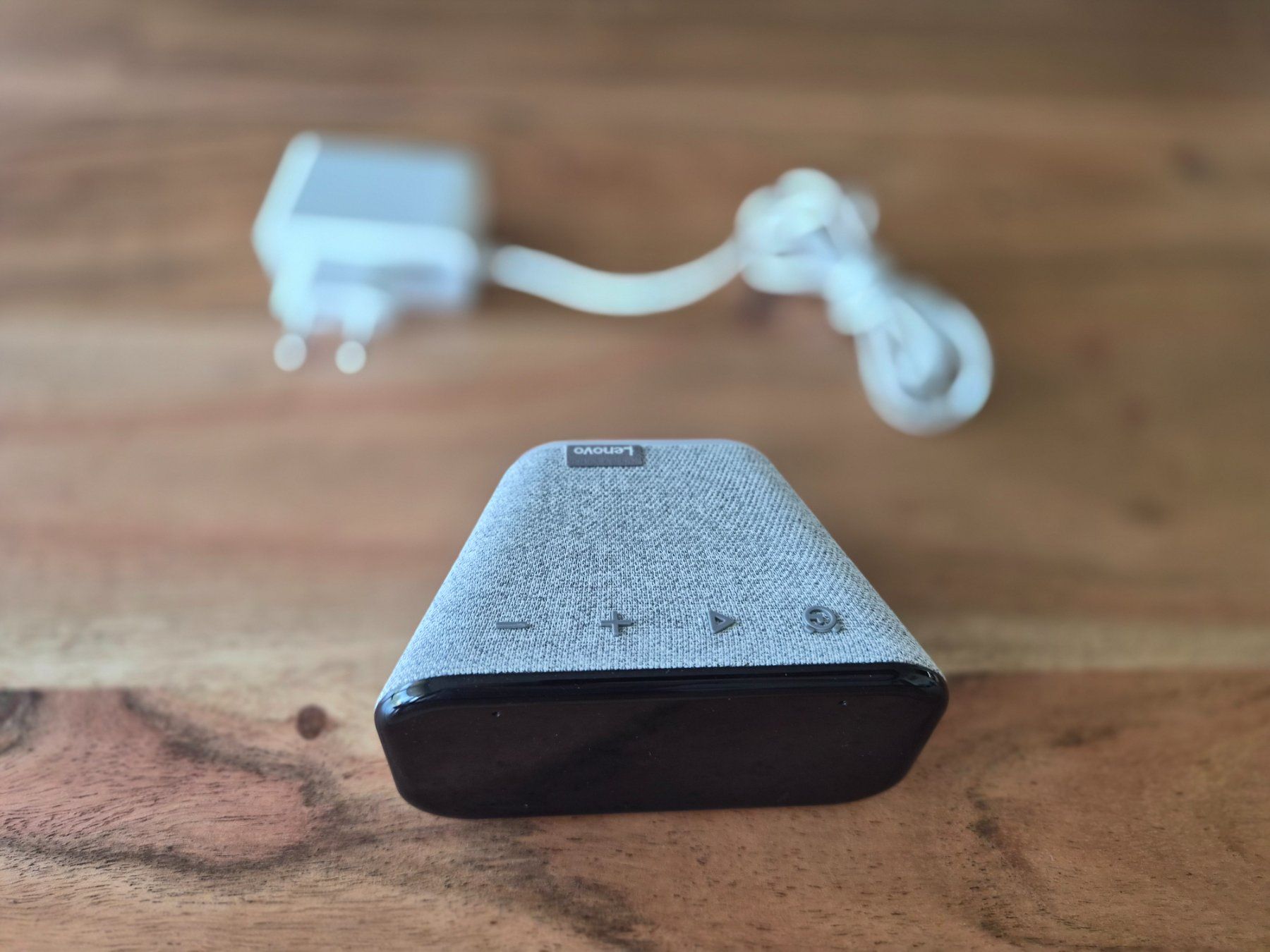 Lenovo Wecker: Lenovo Smart Clock Essential grau – Gebraucht aus LUZERN von 6O15 4