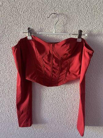 Schönes Schulterfreies Rotes Oberteil