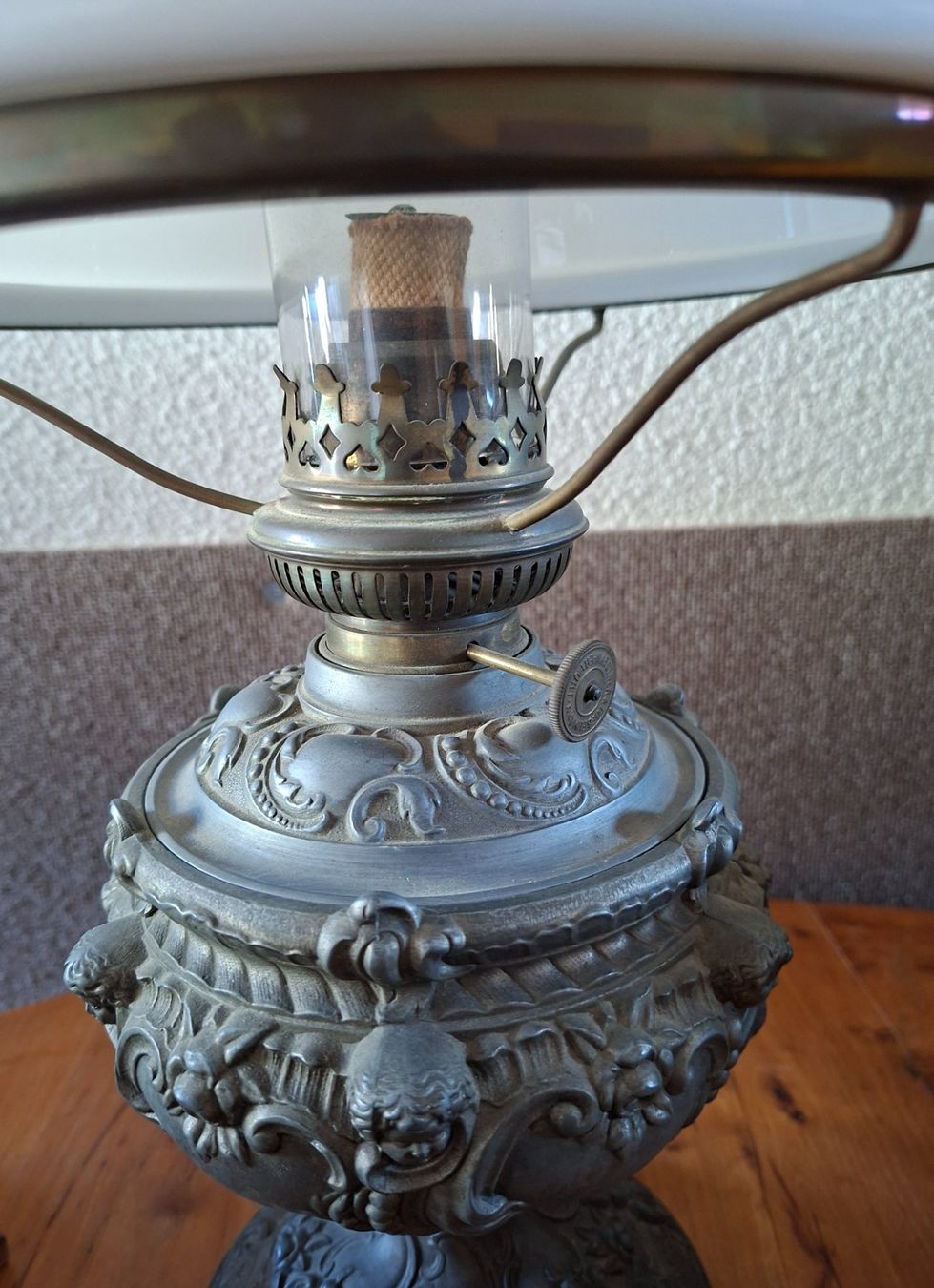 Lampes: Antike Petrollampe aus Zinn. – D'occasion à Pfäffikon ZH par enderby01 1