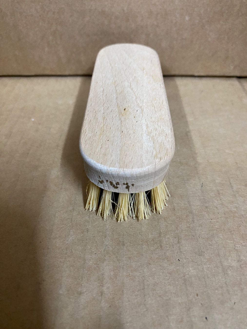 Sonstige Kleidung & Accessoires: Nagel- oder Schuhbürste aus Holz – Gebraucht aus Eschlikon TG von 1.- 1