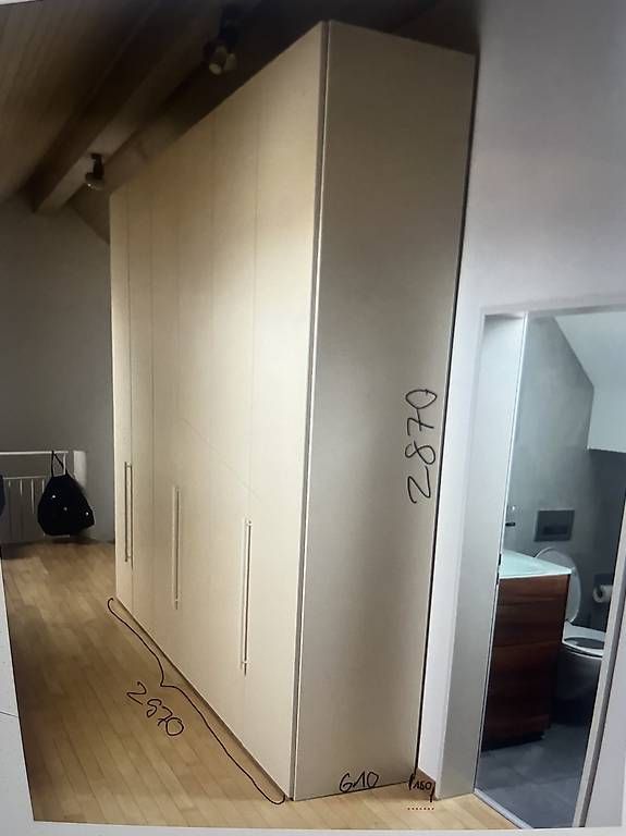 Armadi: Grosser Kleiderschrank – Usato da Embrach venduto da Camponovos