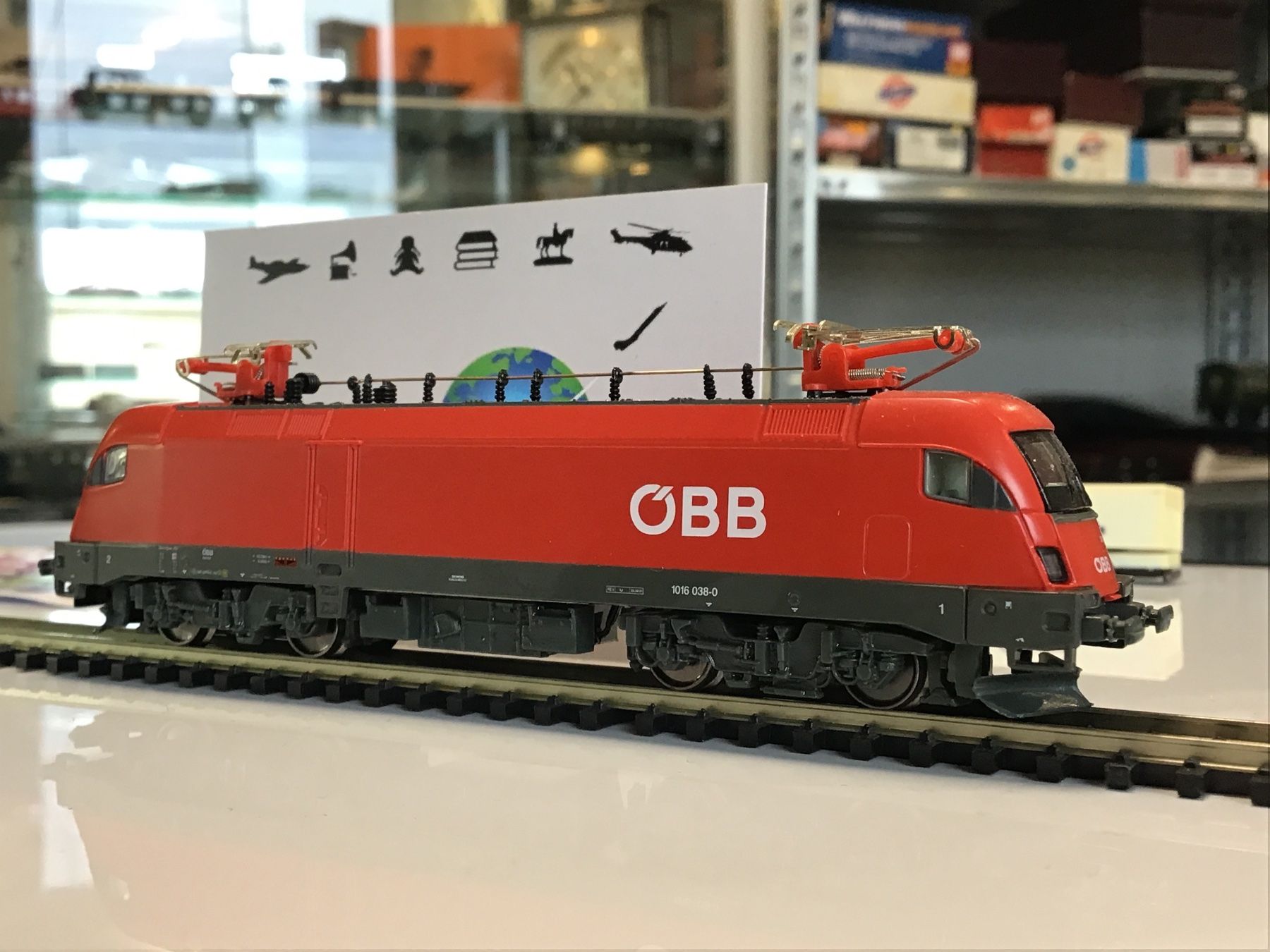 Hobbytrain Modellini di ferrovie: ÖBB HOBBYTRAIN 1016 033-6, SPUR N Rot – Usato da Männedorf venduto da Modelle-aller-Art