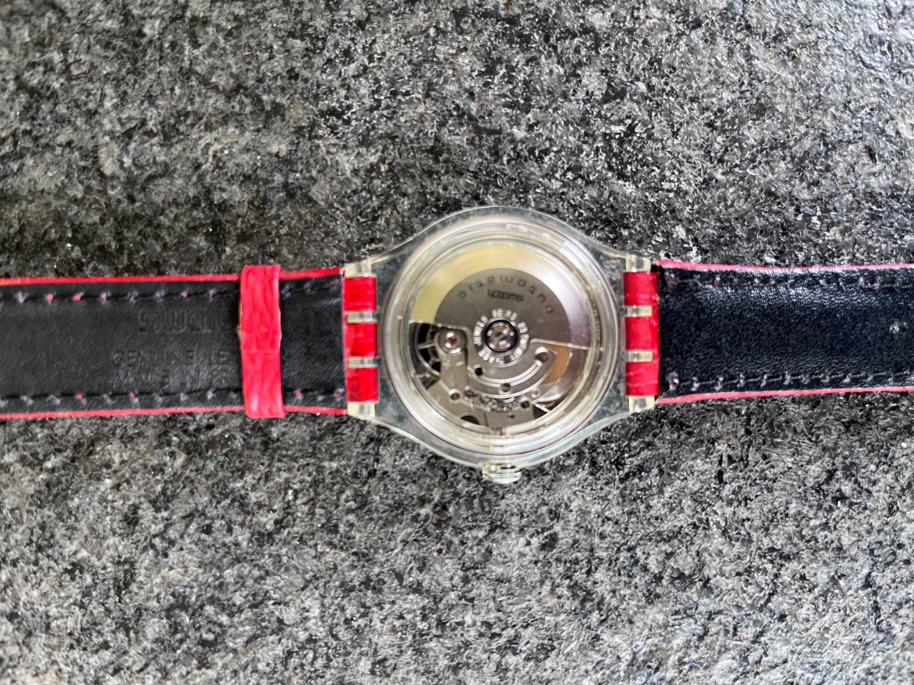Swatch Uhren: Swatch Automatic (SAK101) red – Gebraucht aus Allschwil von Zermatt 4