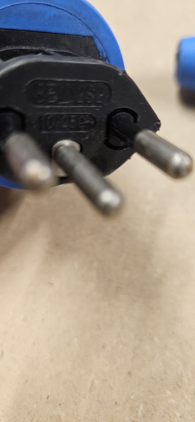 Schneider Spine: 5x Stecker 250V 3-polig  – Usato da Baar venduto da Vel...Baar45 4