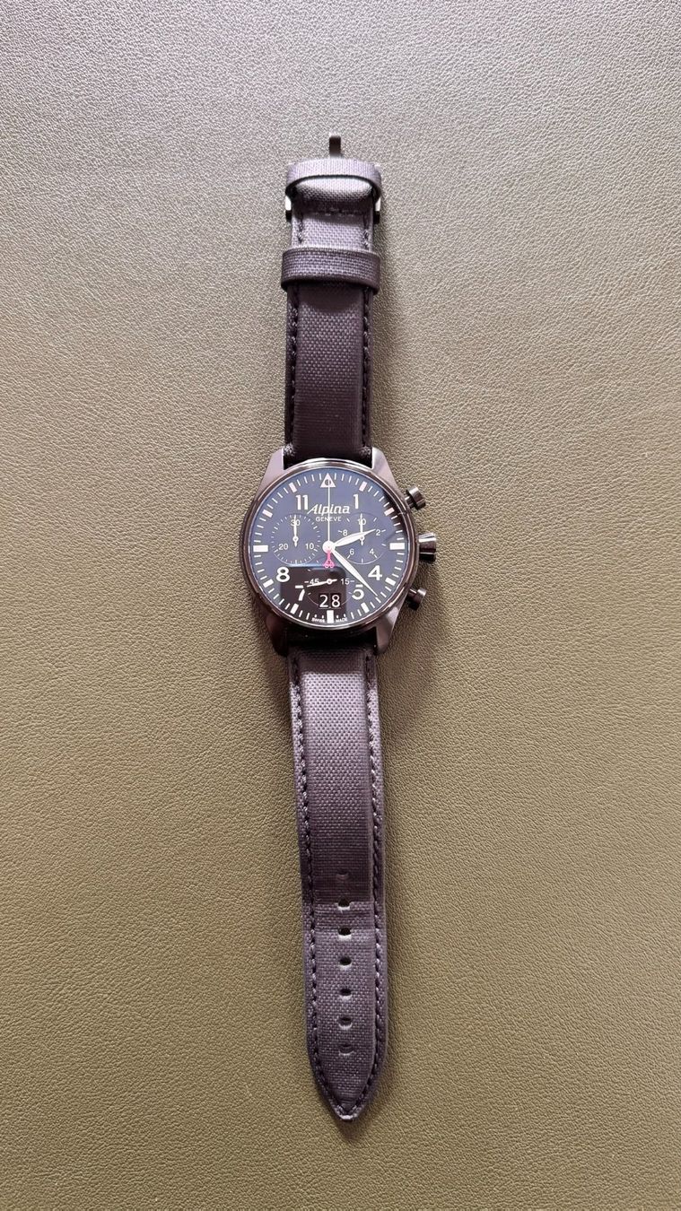 Alpina Orologi: Alpina Startimer Pilot Chrono Big Date 44mm – Usato da Jona venduto da BQ.Goods 2