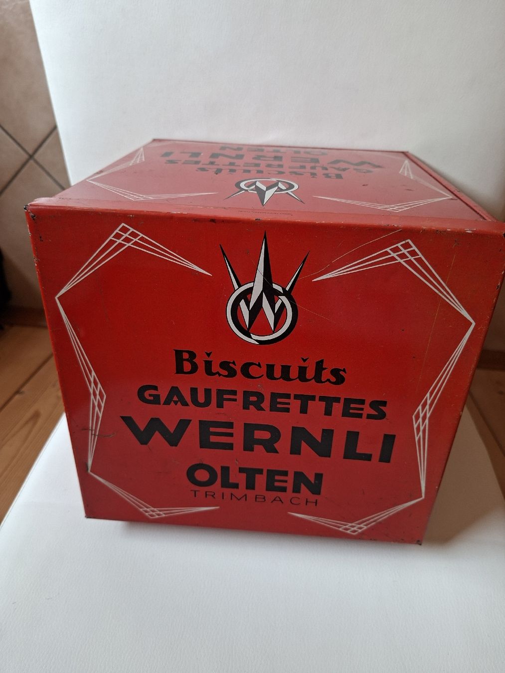 Barattoli: Antike Biscuits Blech Dose – Usato da Schwanden Sigrisw venduto da len_9yqg 1